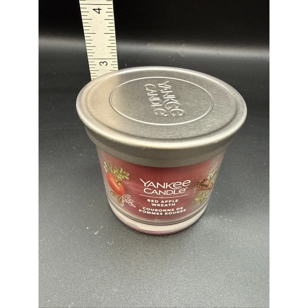 Yankee‎ Candle Red Apple Wreath Candle - 4.3 oz - Damaged/used